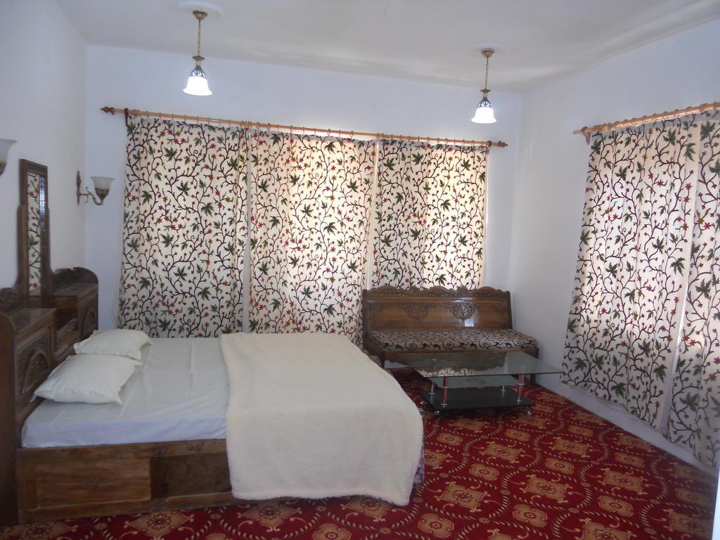 Hotel Royale Jannat Сринагар Экстерьер фото