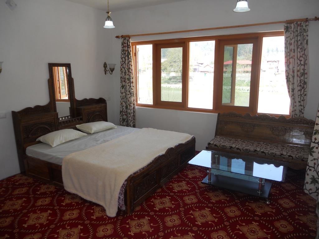 Hotel Royale Jannat Сринагар Экстерьер фото