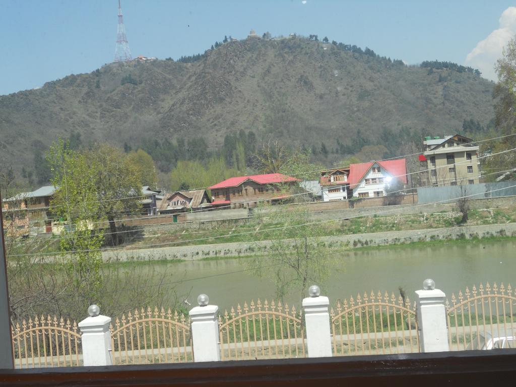 Hotel Royale Jannat Сринагар Экстерьер фото